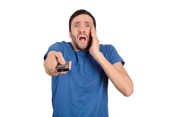 Joven sorprendido viendo la televisión . — Foto de Stock