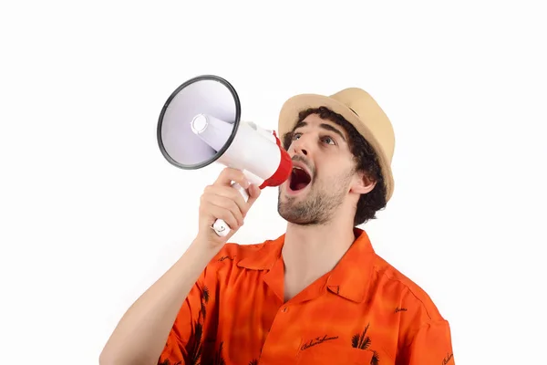 Jonge toeristische man schreeuwen op een megafoon. — Stockfoto