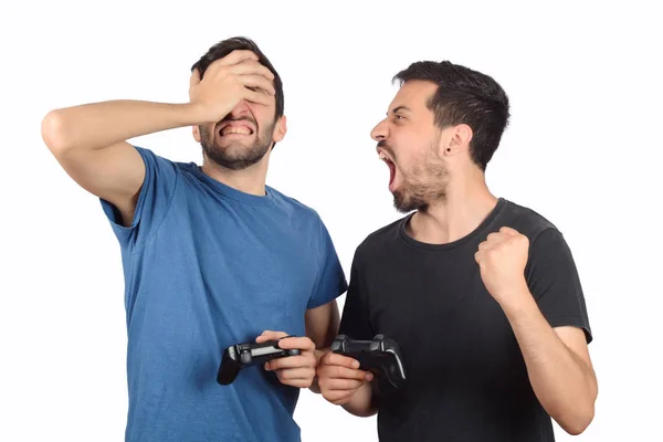 Zwei Freunde spielen Videospiele. — Stockfoto