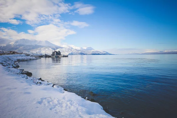 Uitzicht op de prachtige Ushuaia in de winter. — Stockfoto