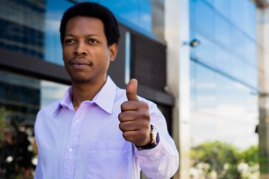 genç işadamı parmak pes.