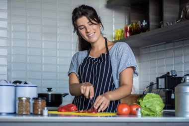 Mutfakta aşçı kadın