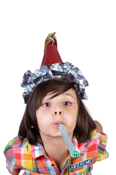 Menino usando um chapéu de festa . — Fotografia de Stock