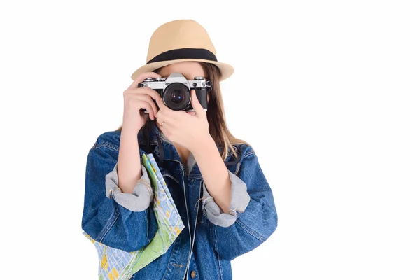 Fiatal nő a nyári kalap vintage kamera. — Stock Fotó