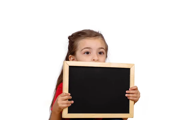 Menina com quadro-negro . — Fotografia de Stock