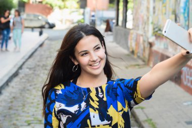 Latin kadın selfie yapma.