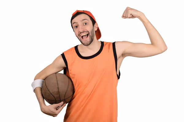 Jeune homme avec ballon de basket. — Photo