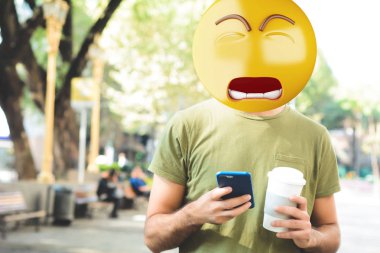 Üzgün emoji kafa adam.