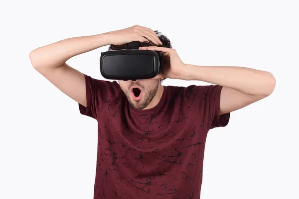 Homme faisant l'expérience de la réalité virtuelle . — Photo