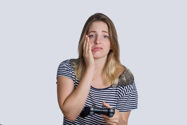 Fiatal nő játszik videojátékok. — Stock Fotó