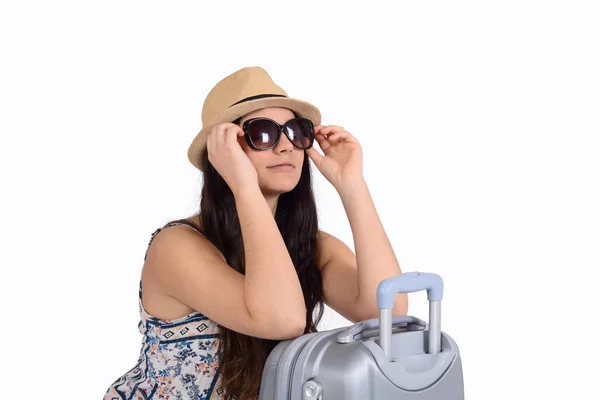 Joven turista con maleta y gafas de sol . —  Fotos de Stock