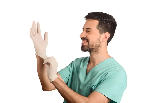 Dokter pria menaruh sarung tangan. . — Stok Foto
