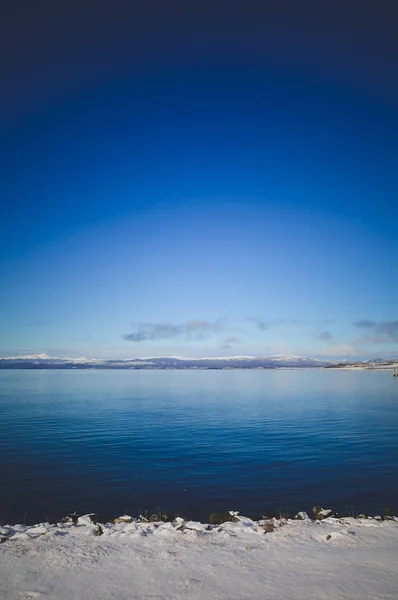 Utsikt över vackra Ushuaia på vintern. — Stockfoto