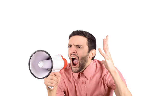 Молодой человек кричит на мегафон . — стоковое фото