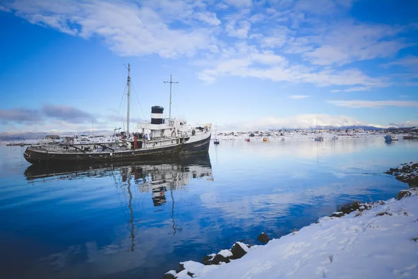 O porto de Ushuaia no inverno . — Fotografia de Stock