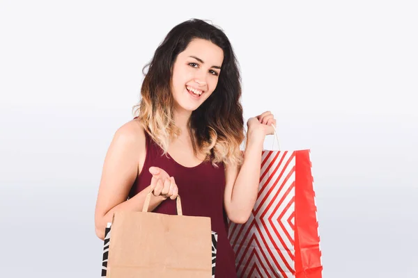 Mulher segurando sacos de compras . — Fotografia de Stock