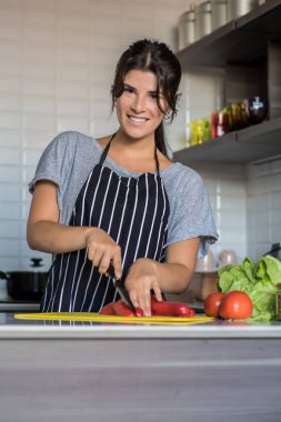 Mutfakta aşçı kadın