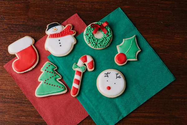 Vista de perto de cookies coloridos de Natal — Fotografia de Stock