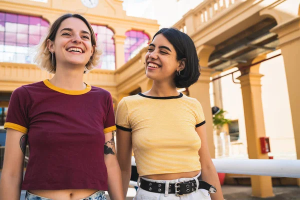 Retrato Una Encantadora Pareja Lesbianas Pasando Tiempo Juntos Teniendo Una — Foto de Stock