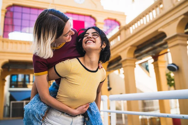 Porträt Eines Schönen Lesbischen Paares Das Zeit Miteinander Verbringt Und — Stockfoto