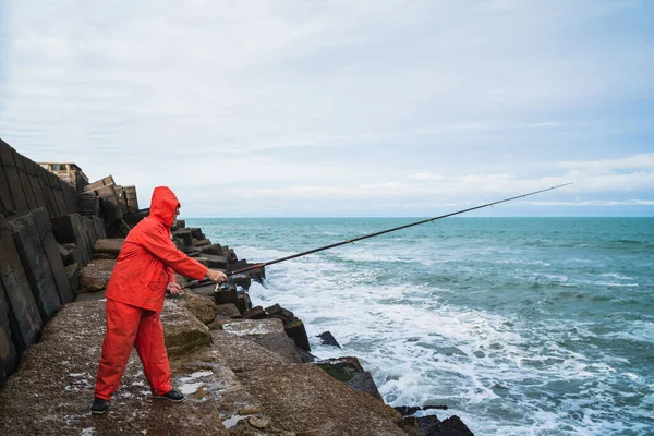 Portrait Vieil Homme Pêchant Sur Les Rochers Mer Concept Pêche — Photo