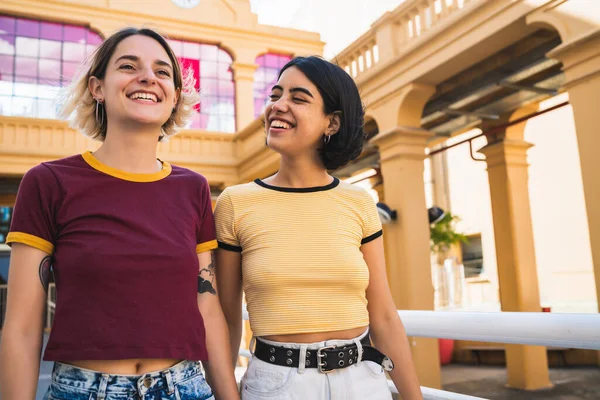 Retrato Una Encantadora Pareja Lesbianas Pasando Tiempo Juntos Teniendo Una — Foto de Stock