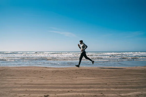 Портрет Спортсмена Біжить Пляжі Спорт Фітнес Здоровий Спосіб Життя — стокове фото
