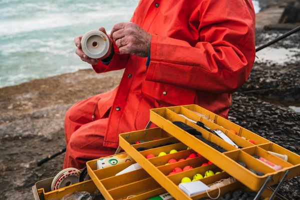 Close Fisherman Putting Bait Fishing Equipment Box Fishing Sport Concept — Stock Photo, Image