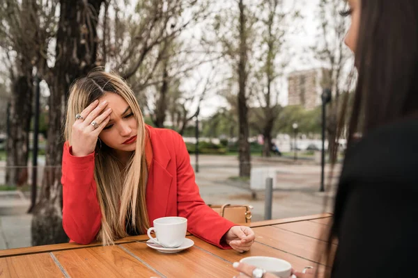 Portrait Two Angry Friends Having Serious Conversation Discussing While Sitting — Stock Photo, Image