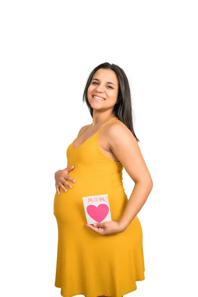 Nahaufnahme Einer Schwangeren Frau Mit Einer Grußkarte Vor Weißem Hintergrund — Stockfoto