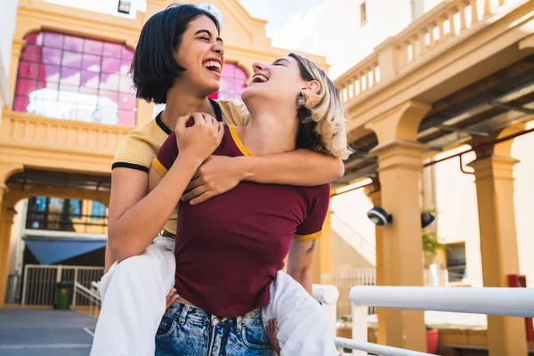 Porträt Eines Schönen Lesbischen Paares Das Zeit Miteinander Verbringt Und — Stockfoto