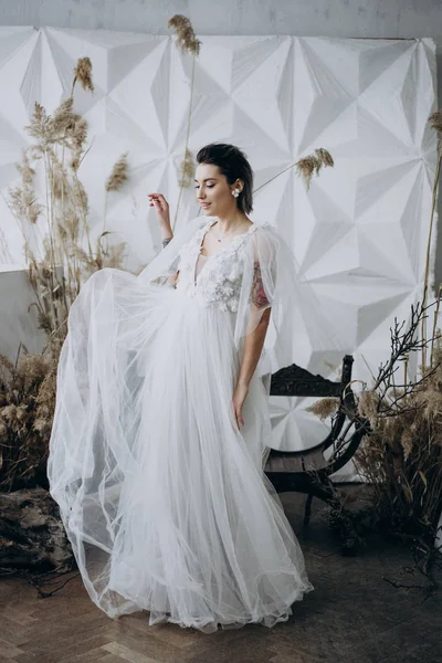 Cheio Comprimento Tiro Jovem Mulher Vestido Noiva Branco Estúdio Tiro — Fotografia de Stock