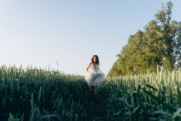 Front View Attractive Young Woman Long White Dress Running Field — Stock Photo, Image