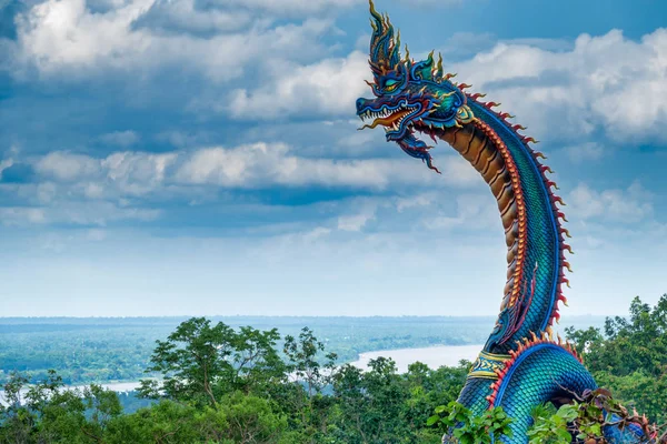 Gigantisk Thailändska Naga Staty Phu Champa Templet Mukdahan Thailand — Stockfoto