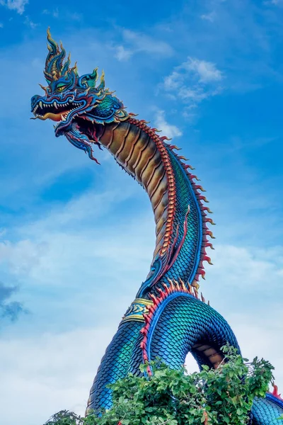 Statua Gigante Dei Naga Tailandesi Nel Tempio Phu Manorom Mukdahan — Foto Stock