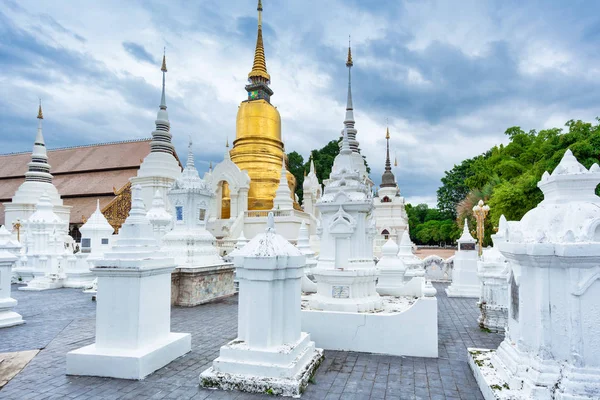 Templo Tailandés Wat Suan Dok Con Cementerio Chiang Mai Tailandia — Foto de Stock