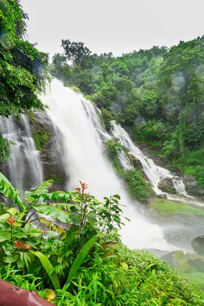 Cascade de Wachirathan en Thaïlande — Photo