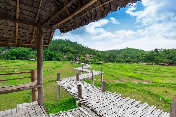 Ponte di bambù Boon Ko Ku So a Pai; Thailandia Foto Stock Royalty Free