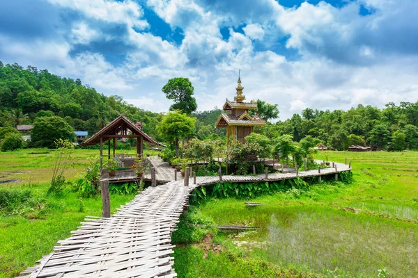 Puente de bambú Boon Ko Ku So en Pai; Tailandia Imagen De Stock