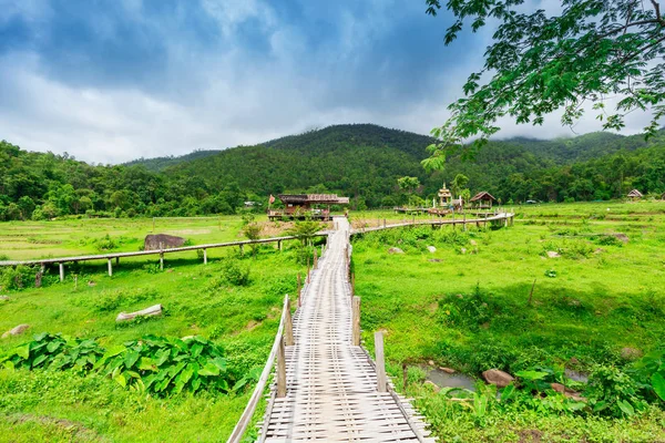 Bambu bron Boon Ko ku så på Pai; Thailand Stockbild