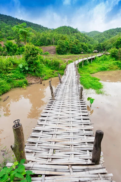 Bambusový most Boon Ko ku So v Pai; Thajsko Stock Fotografie