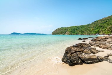 Temiz su ve güzel beyaz kum plaj Samet Island, Rayong, Tayland.