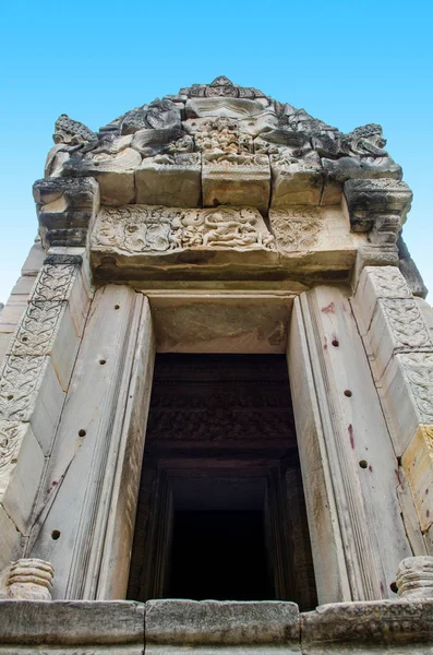 Merkez Pagoda, taş Castle Phimai geçmiş Park, Tayland giriş.
