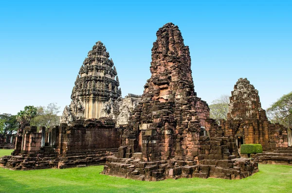 Üç Pagoda, taş Castle Phimai geçmiş Park, Tayland.