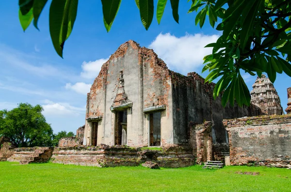 Kilisenin tarihi tapınağın Lopburi, Tayland.