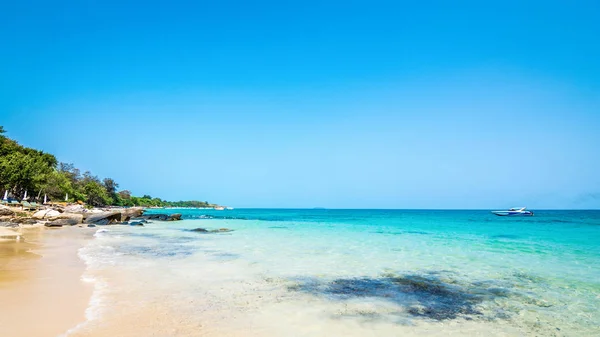 Temiz su ve güzel beyaz kum plaj Samet Island, Rayong, Tayland.