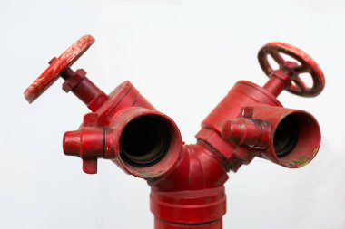 Su vanası ateş eski, kırmızı renk.