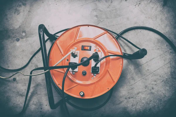 Kablo makara turuncu renk takılı yere yerleştirilir.