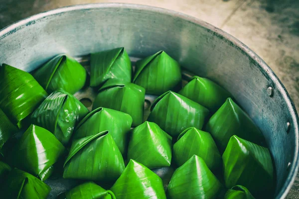 Vapur piramitte hamur dolması,