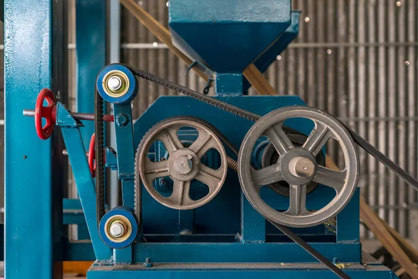 Ahırda pirinç Fabrikası.